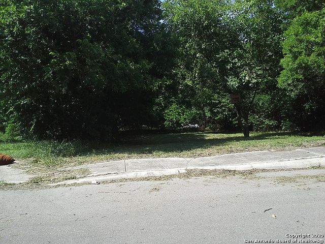 2nd image of 611 Belmont