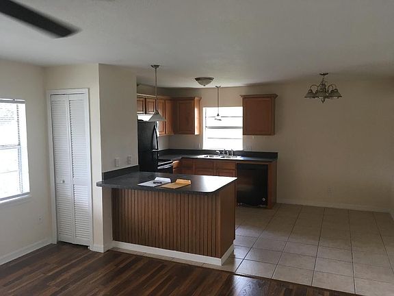 3rd image of 102 Lullwater St APT B