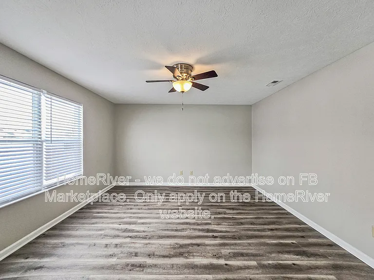 1725 James Run Way — Photo 8