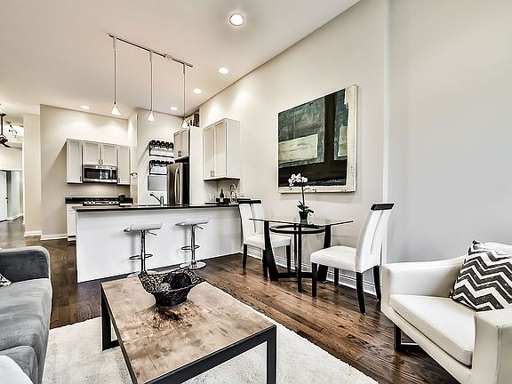 3rd image of 1742 N North Park Ave APT 1N