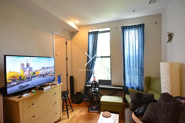 Rented by Yaffa Realty LLC | media 3