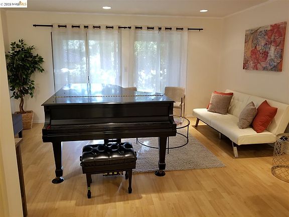 4th image of 802 Del Valle Cir