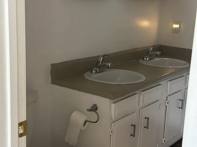 404 Hickorywood Cir — Photo 3