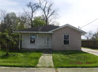 2101 S River Park Dr, Violet, LA 70092