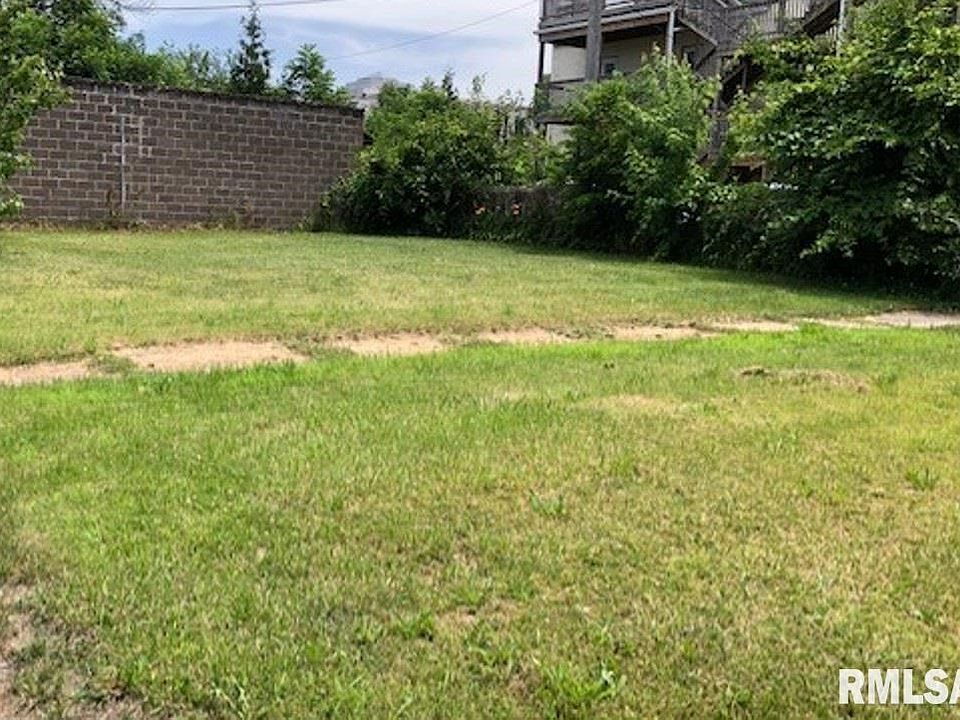 2nd image of 119 13th St