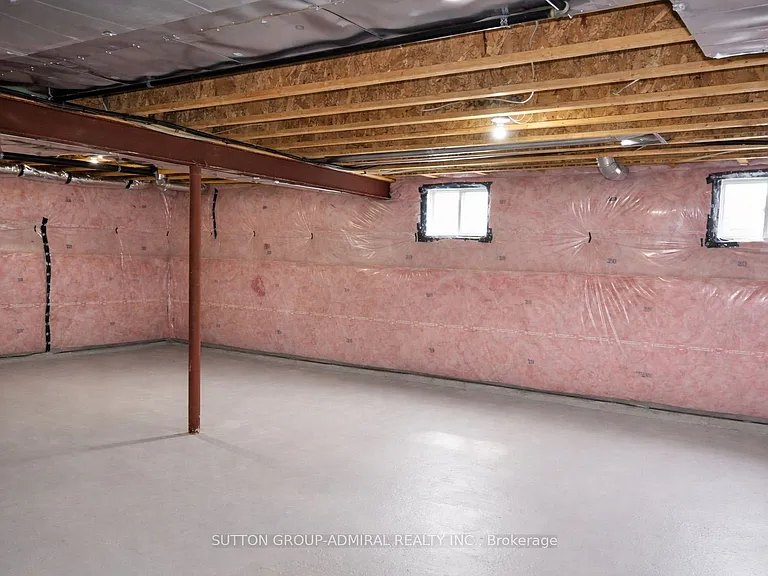 65 Barkerville Dr — Photo 37