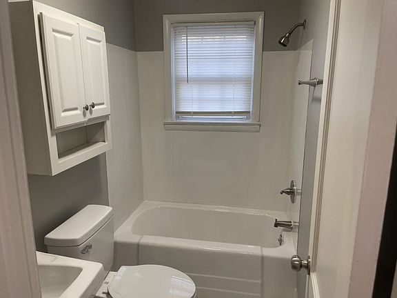 2nd image of 902 N Garfield Ave #D