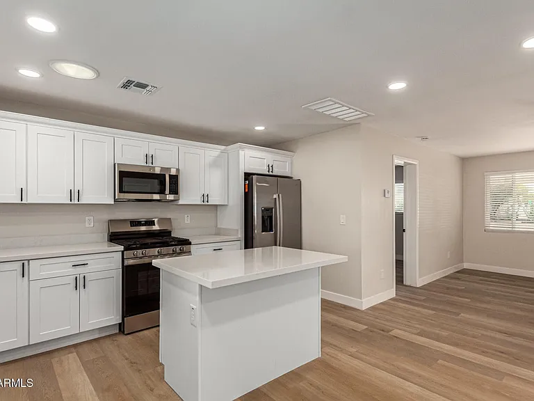 818 W Elna Rae St — Photo 13