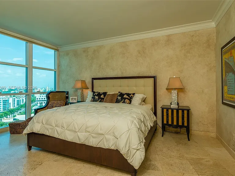 300 S Pointe Dr #1504 — Photo 8