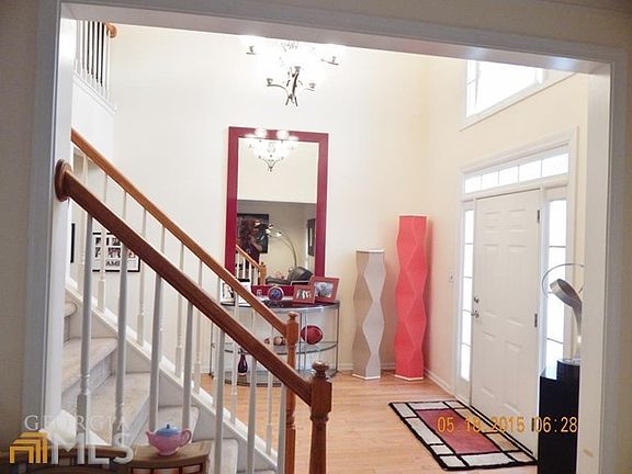 Two story Foyer!!