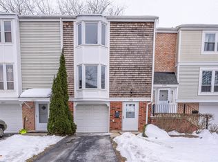 1933 Williamsburg Dr, Hoffman Estates, IL 60169