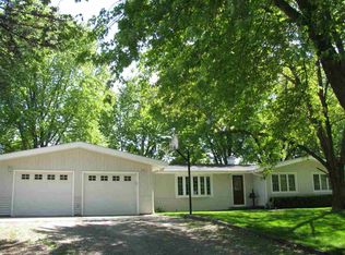 213 Orchard Ln, Columbus Junction, IA 52738