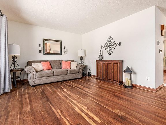 4th image of 1289 Yellowwood Dr