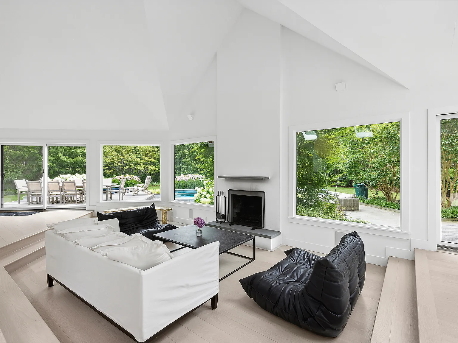 Renovated-Modern East Hampton Hideaway — Photo 4