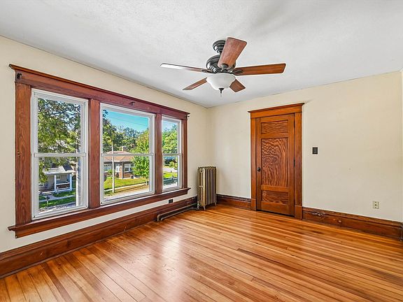 18th image of 407 3rd St SE