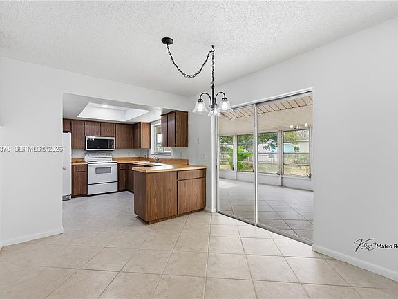 2nd image of 525 22nd Ave
