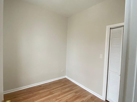 3rd image of 3000 S Kedvale Ave Fl 2