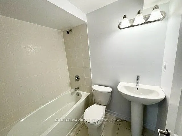 240 Ridley Cres — Photo 31