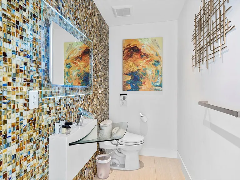 1025 Diplomat Pkwy — Photo 49