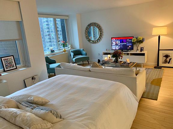 3rd image of 322 W 57th St APT 27F