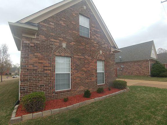 4th image of 956 Clubhouse Dr