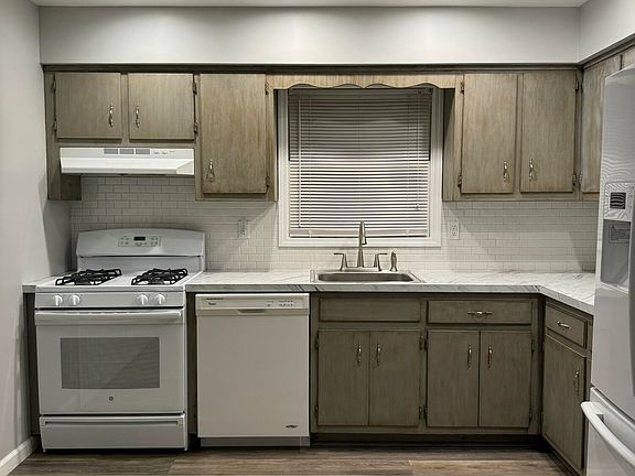 5th image of 109 Westwood Dr