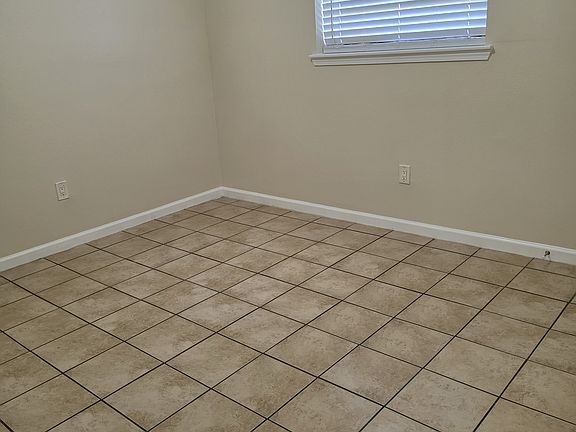 3rd image of 112 Duke Dr