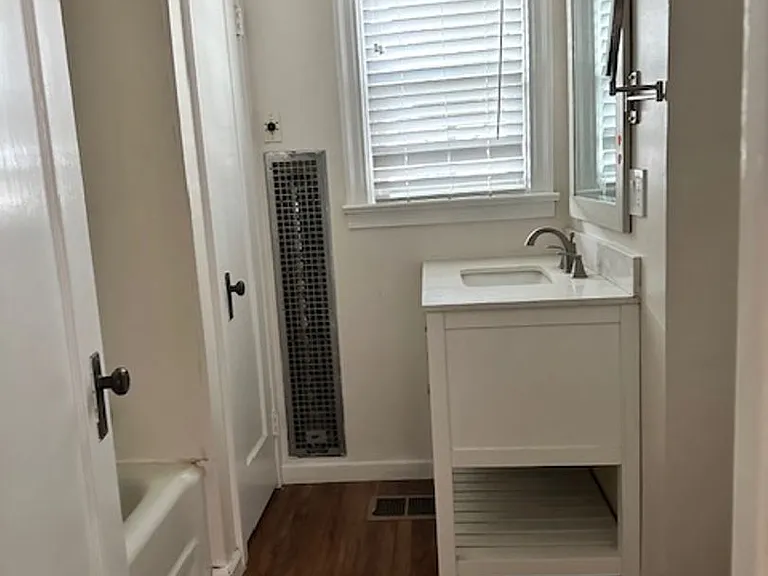 438 E Maple St — Photo 10