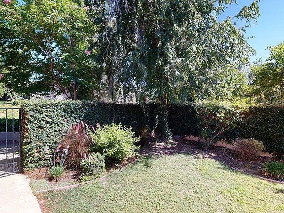 3rd image of 401 Vista Dorado Ln