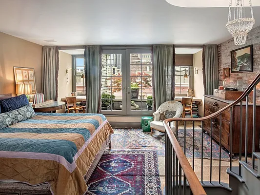 Sold by Sotheby's International Realty | media 10