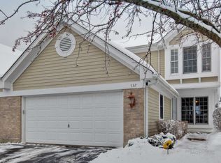 732 Regency Park Dr, Crystal Lake, IL 60014
