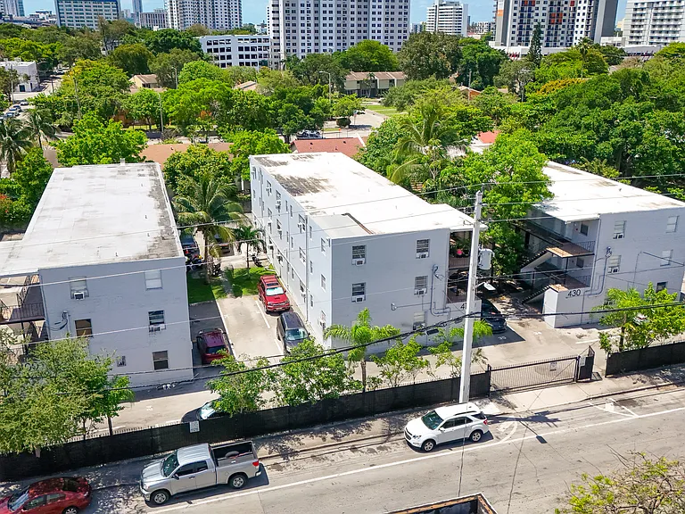 Miami Central Apartments — Photo 14
