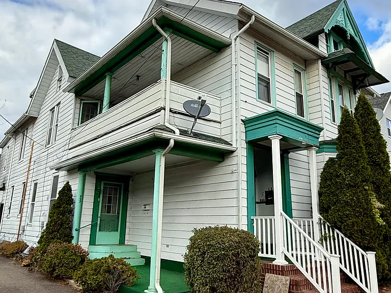 231 E Front St #D — Photo 16