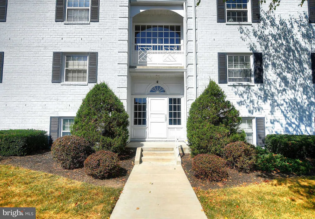 4 Elphin Ct Unit 102 photo 1