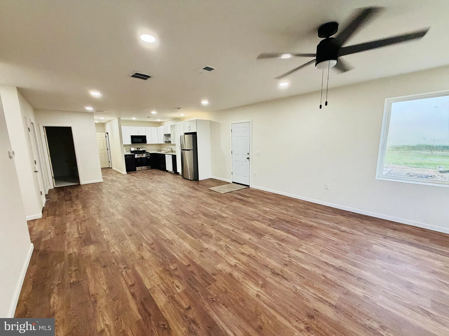 3 bed, 2.0 bath, 1680 sqft, $2,500 — Photo 4