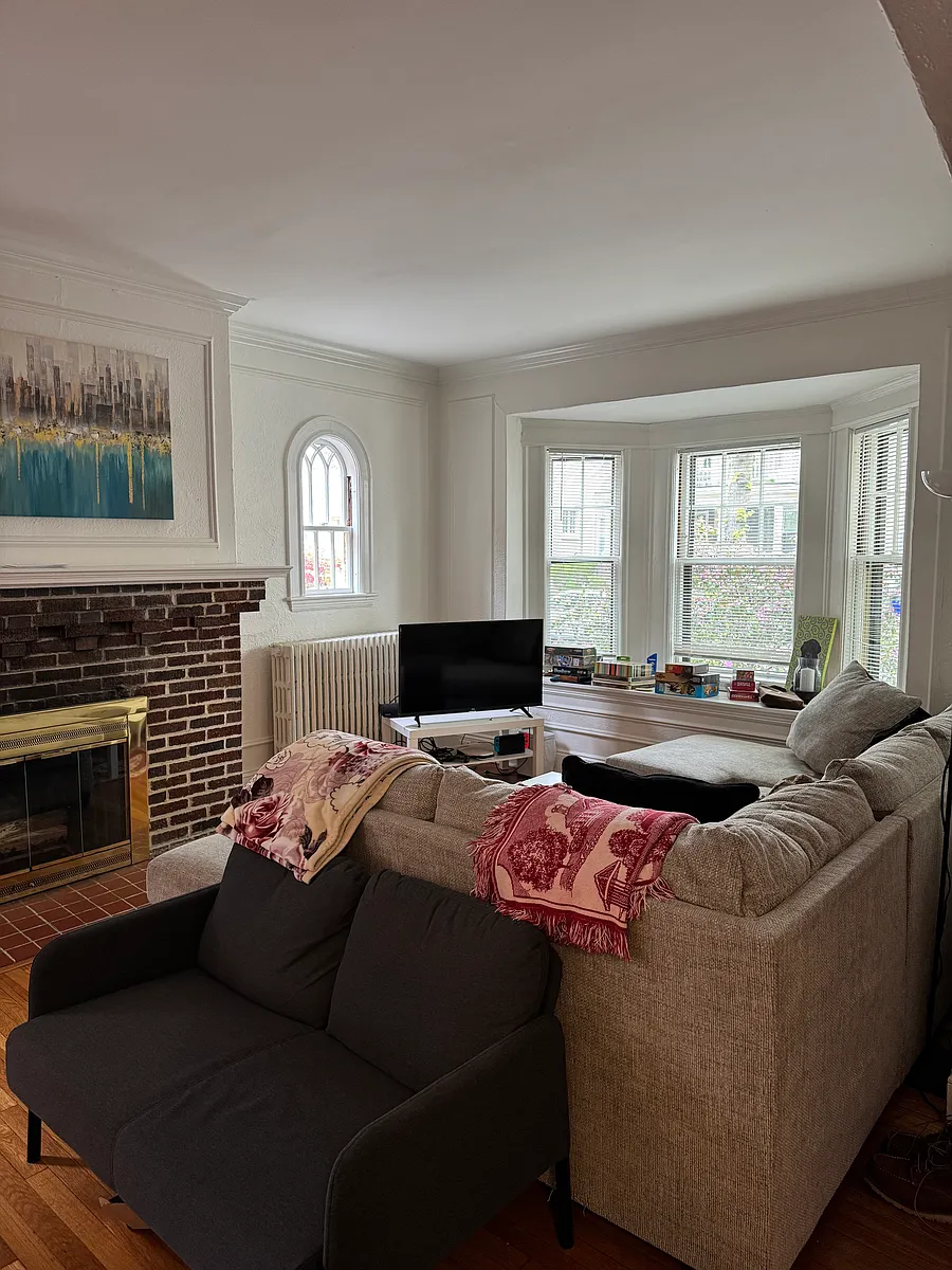 Building Photo - 70 Moraine St #1
