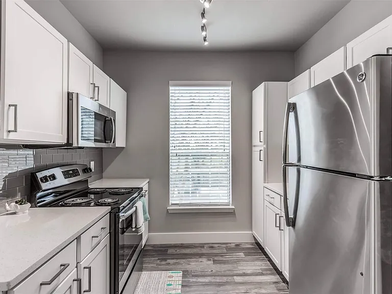 19100 Glenwest Dr #238 — Photo 6
