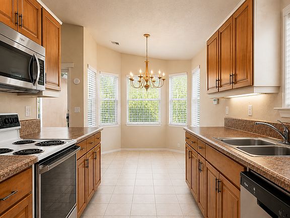 5th image of 10916 Griffith Park Dr NE
