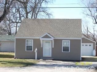 821 N 16th St, Mattoon, IL 61938