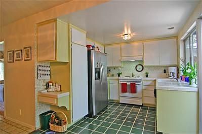 Open kitchen with plenty of room for family dinng. 