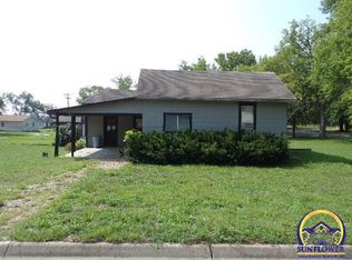 206 E 3rd St, Alma, KS 66401