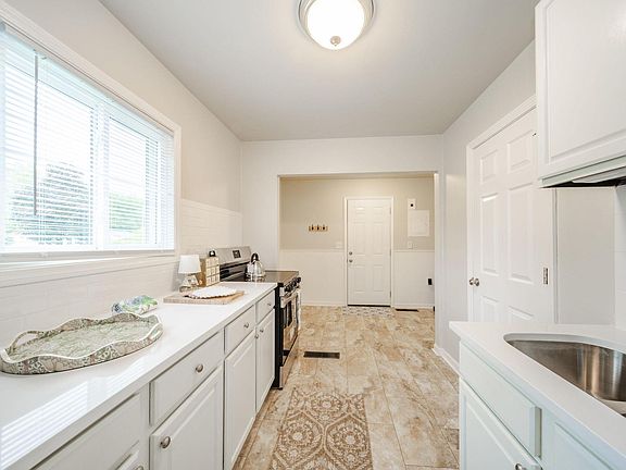 5th image of 5906 Monona Dr