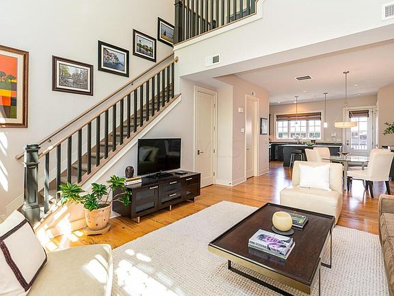 5th image of 252 E Gay St #Townhouse