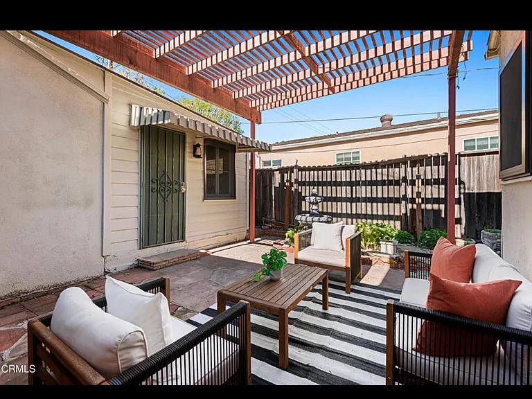 1563 Valencia Ave — Photo 24