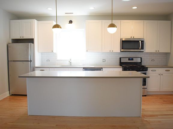 2nd image of 4932 W Montrose Ave #2