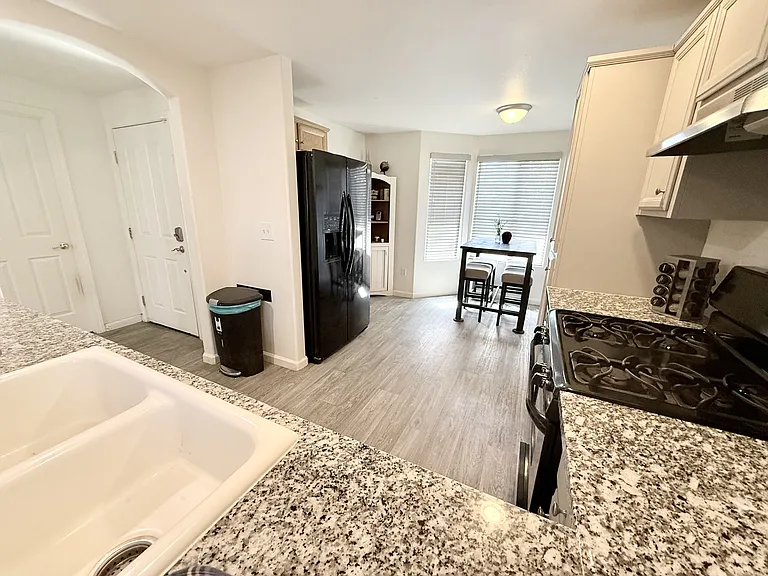 524 Darren Way — Photo 10