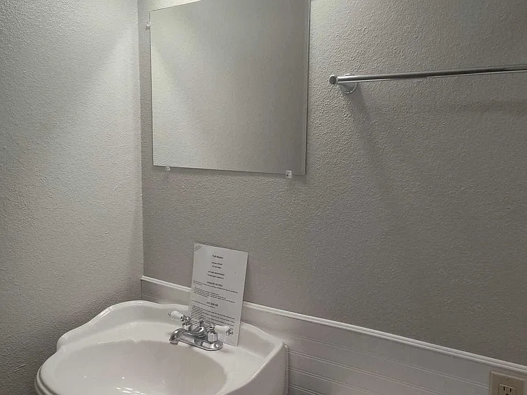 Full bath in bedroom #2