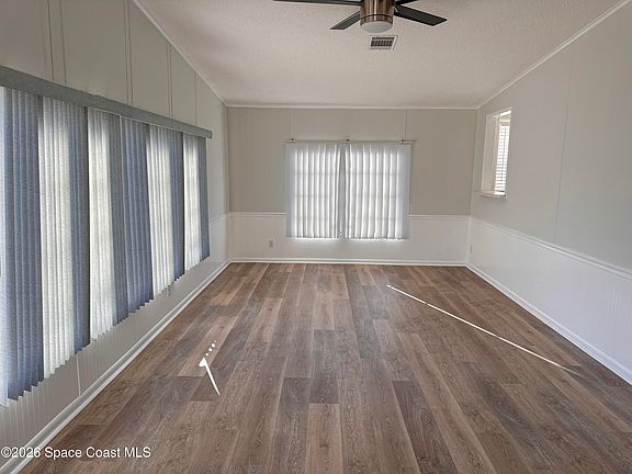 5th image of 606 Dolphin Cir