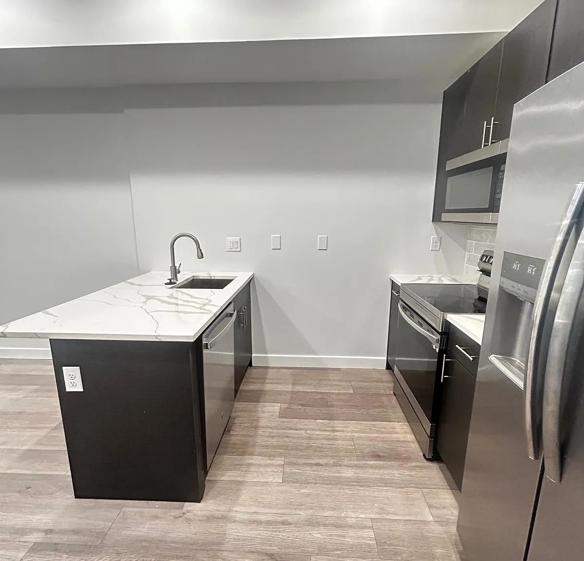 2 bed, 850 sqft, $1,650 — Photo 1
