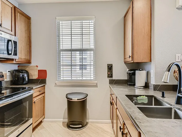 8377 Stonybridge Cir — Photo 12